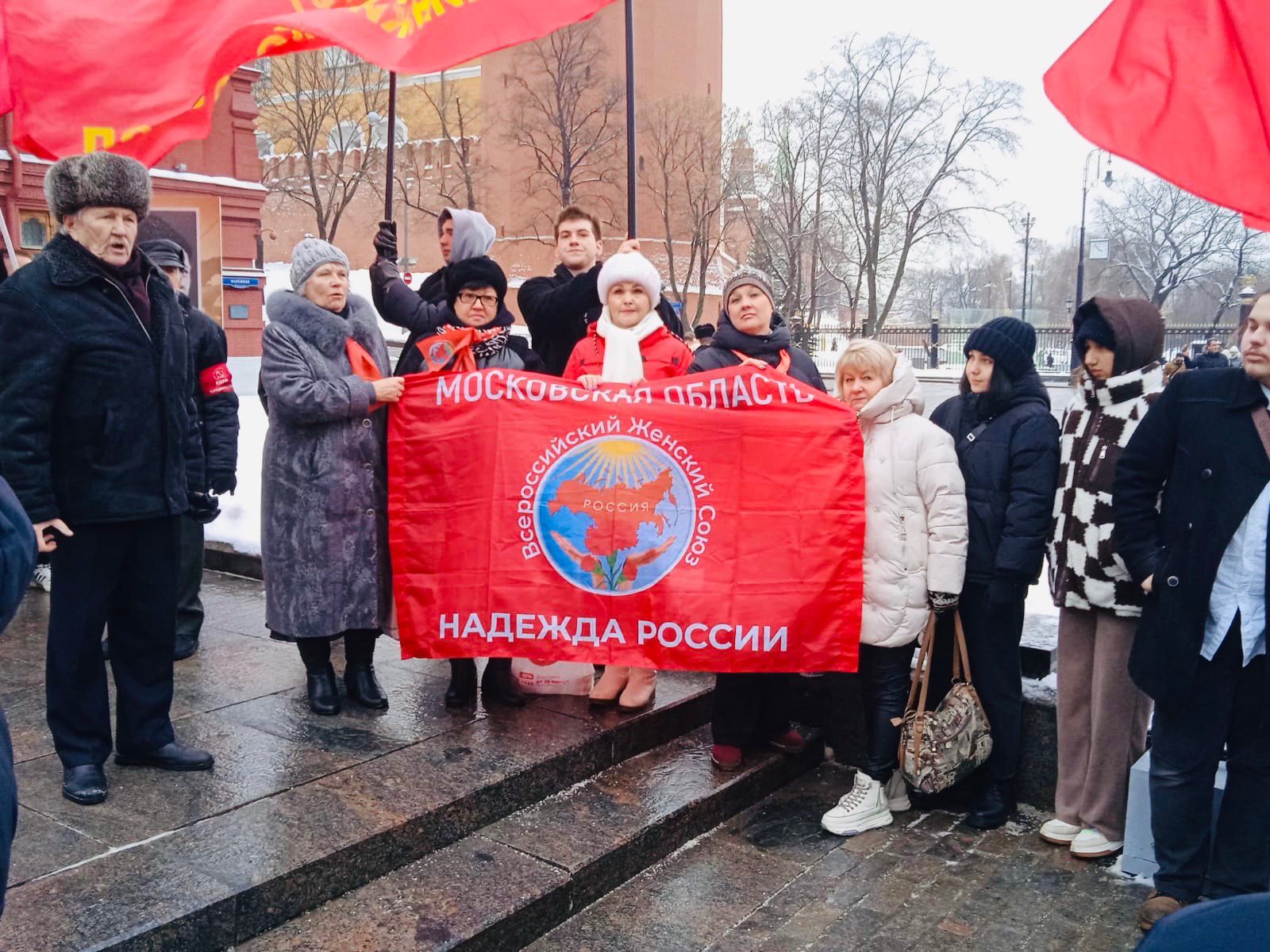 В единстве народа и Армии залог несокрушимости России!