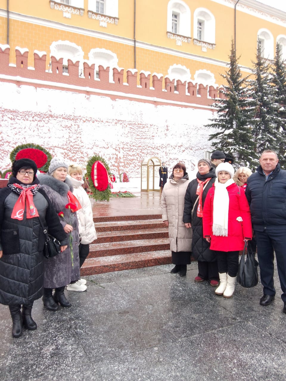 В единстве народа и Армии залог несокрушимости России!