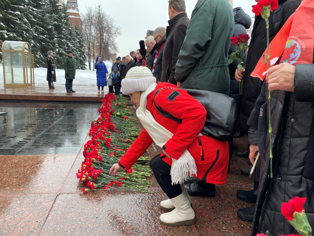 В единстве народа и Армии залог несокрушимости России!