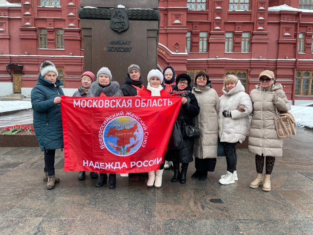 В единстве народа и Армии залог несокрушимости России!