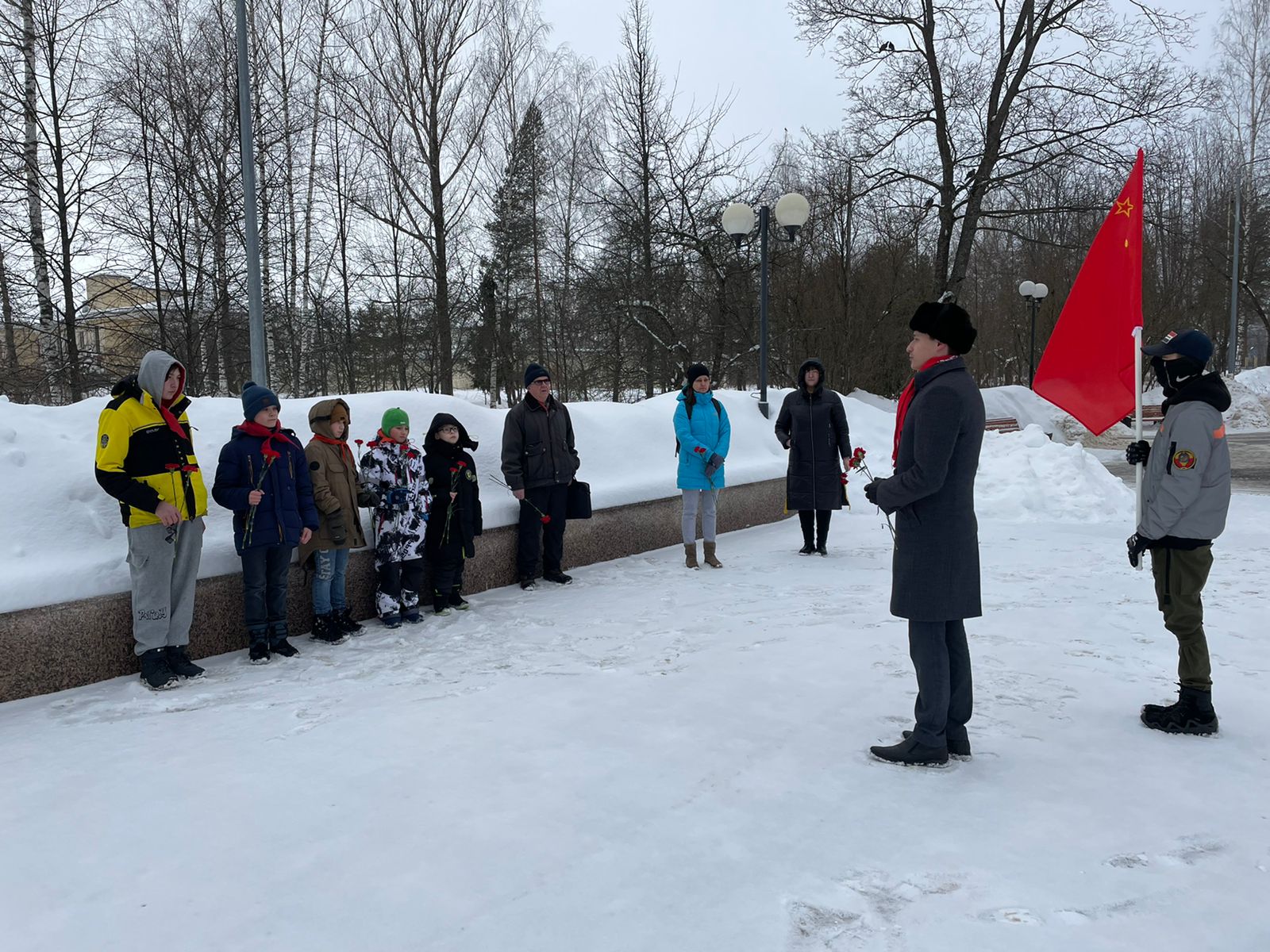 В единстве народа и Армии залог несокрушимости России!