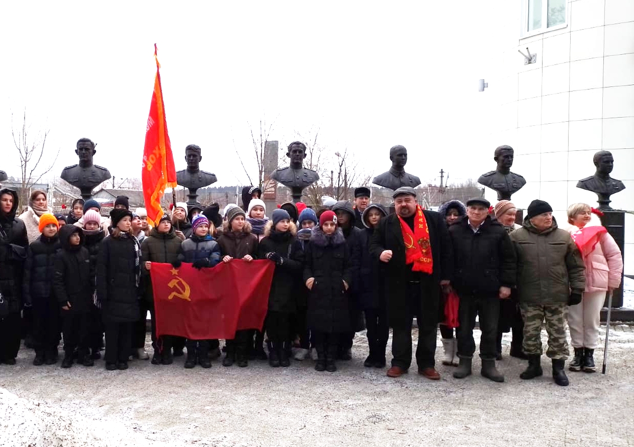 Слава Советской Красной Армии!