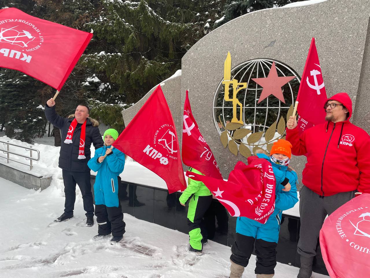 Домодедовские коммунисты провели автопробег в честь 23 февраля