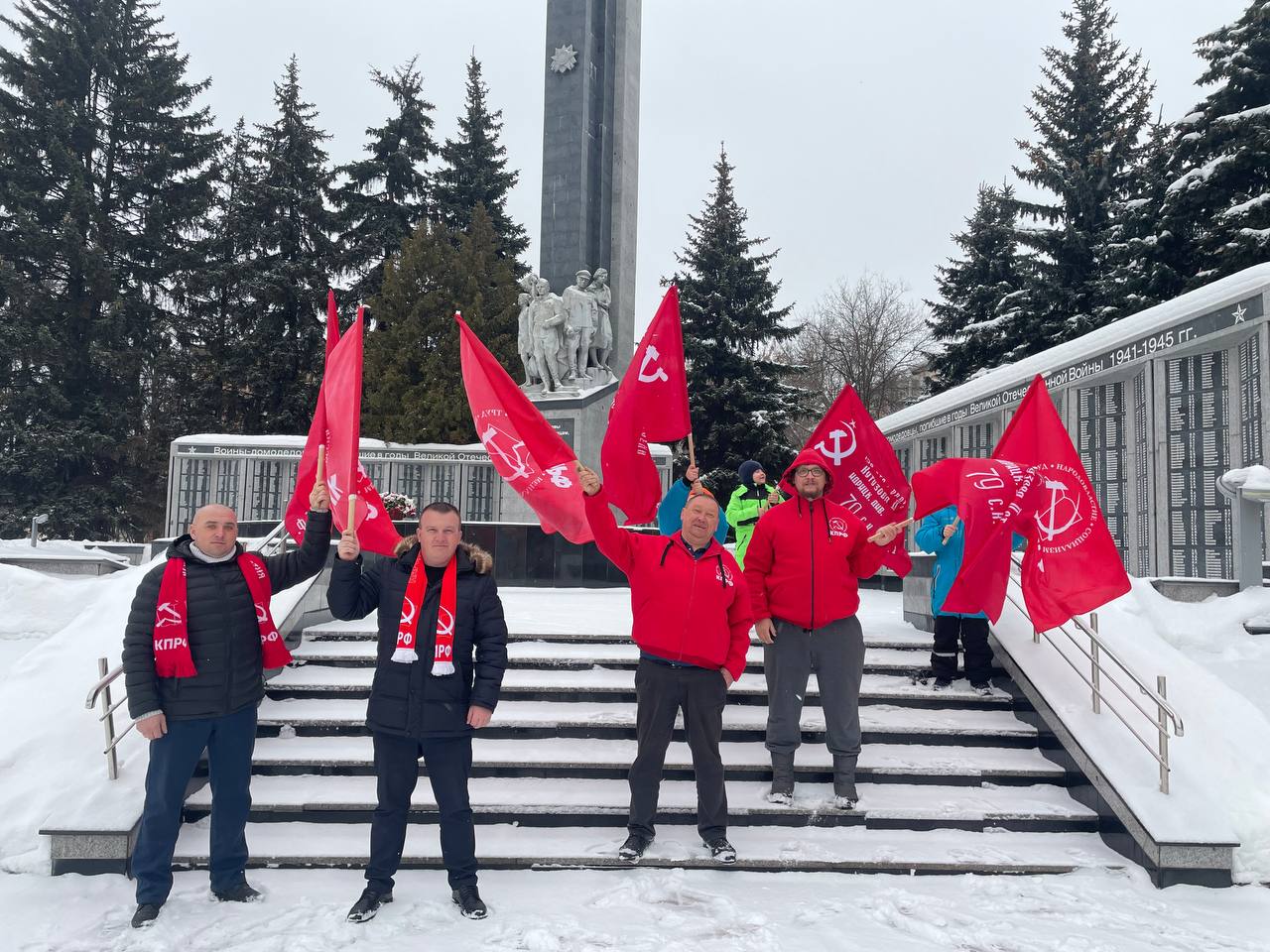 Домодедовские коммунисты провели автопробег в честь 23 февраля