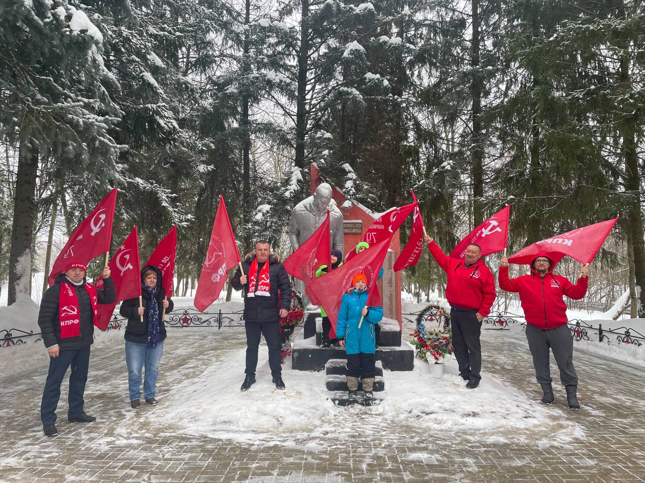 Домодедовские коммунисты провели автопробег в честь 23 февраля