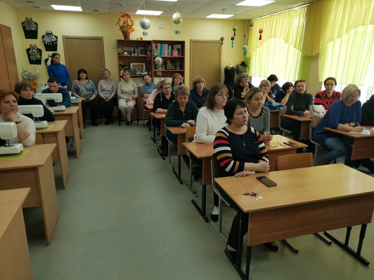 Руководитель фракции КПРФ в Мособлдуме Александр Наумов встретился с коллективом Школы № 2 в Озёрах