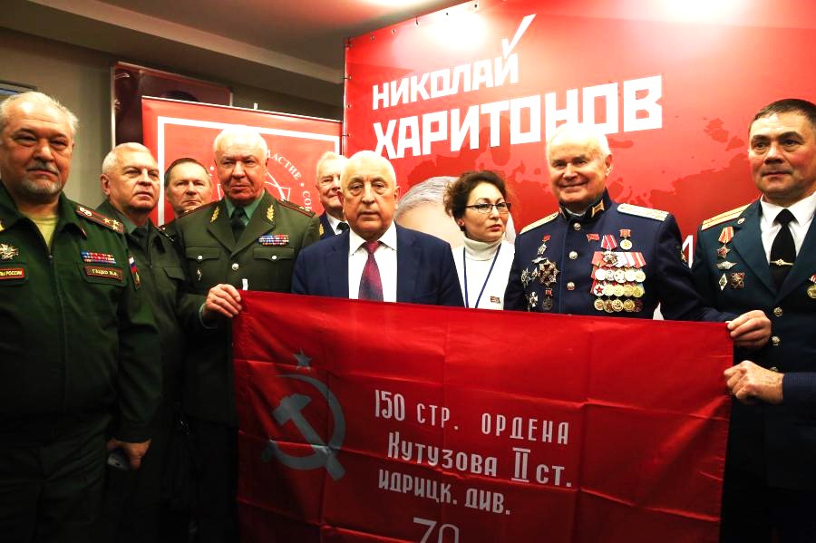 Укреплять вооруженные силы и оборону страны