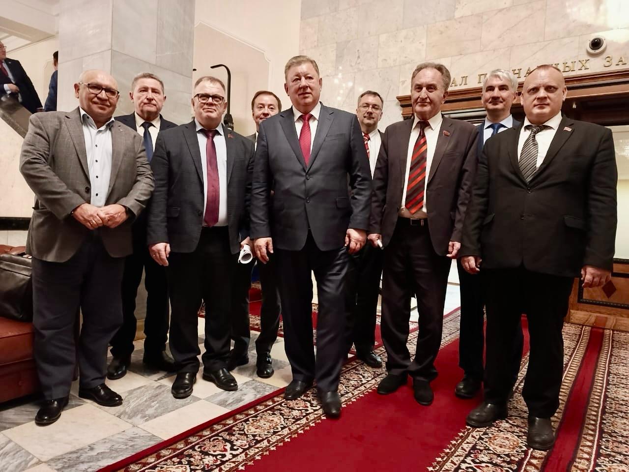Руководитель фракции КПРФ в Мособлдуме Александр Наумов прокомментировал итог парламентских слушаний в Госдуме