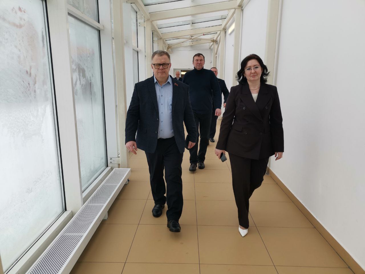 Педагоги из города Озёры поблагодарили депутата КПРФ Александра Наумова за помощь в рамках инициативного бюджетирования