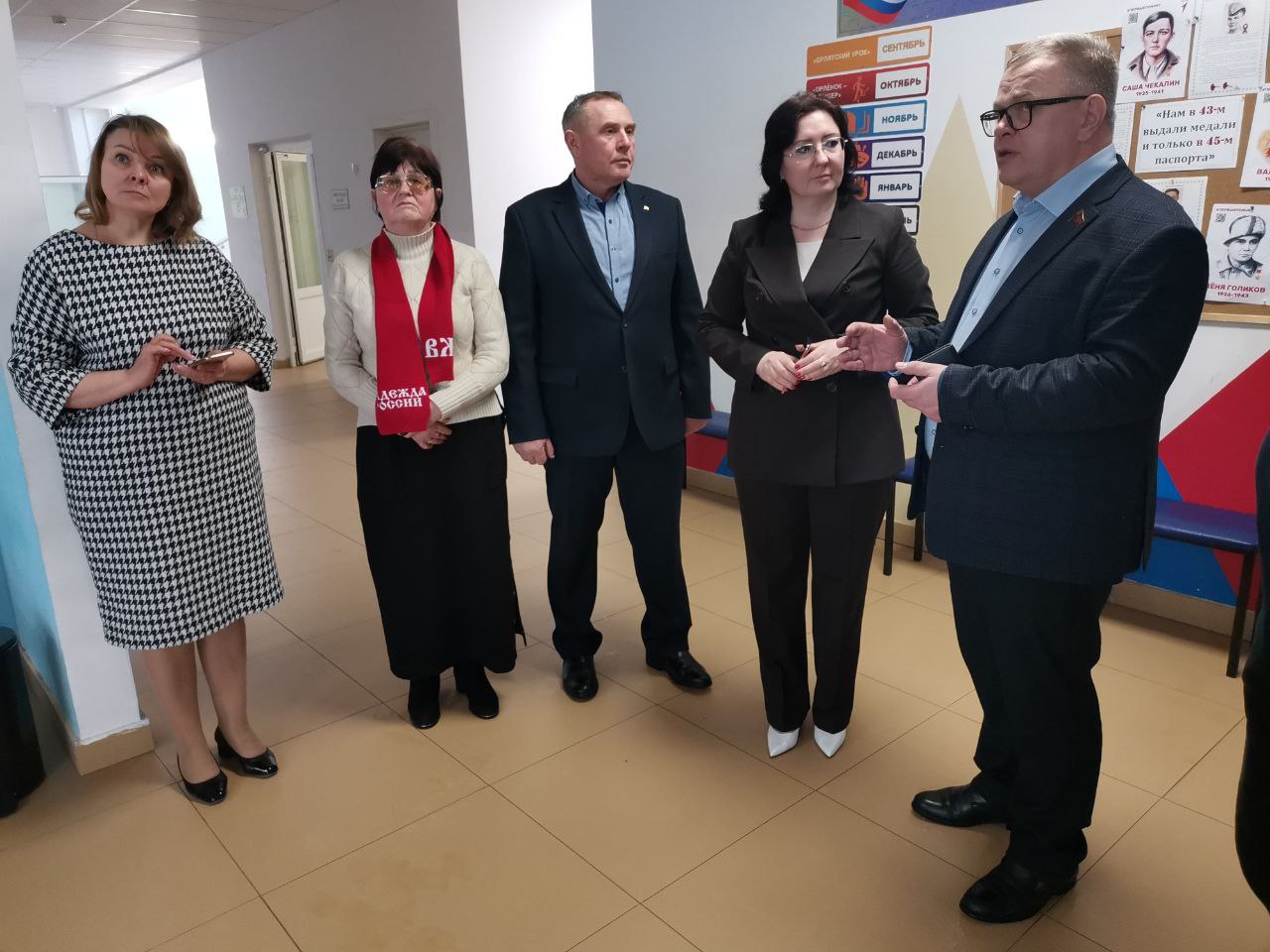 Педагоги из города Озёры поблагодарили депутата КПРФ Александра Наумова за помощь в рамках инициативного бюджетирования