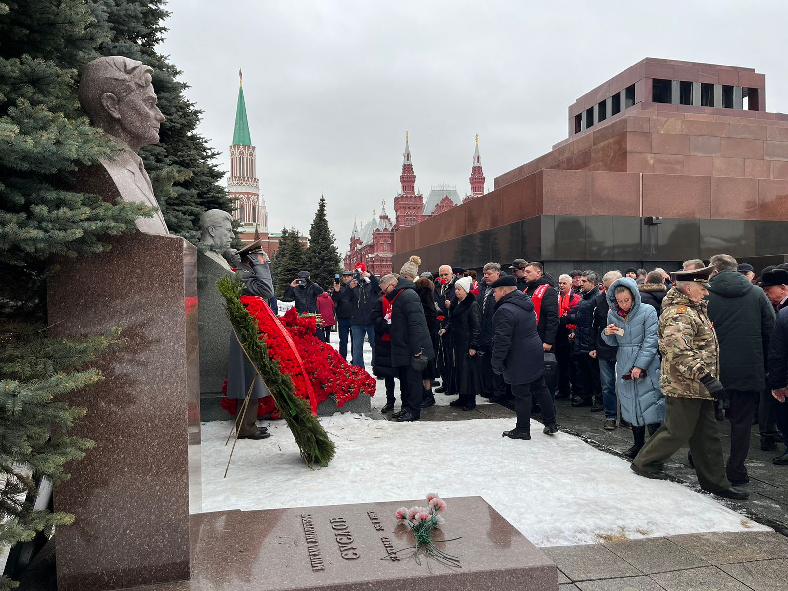 «Дерево сильно своими корнями»