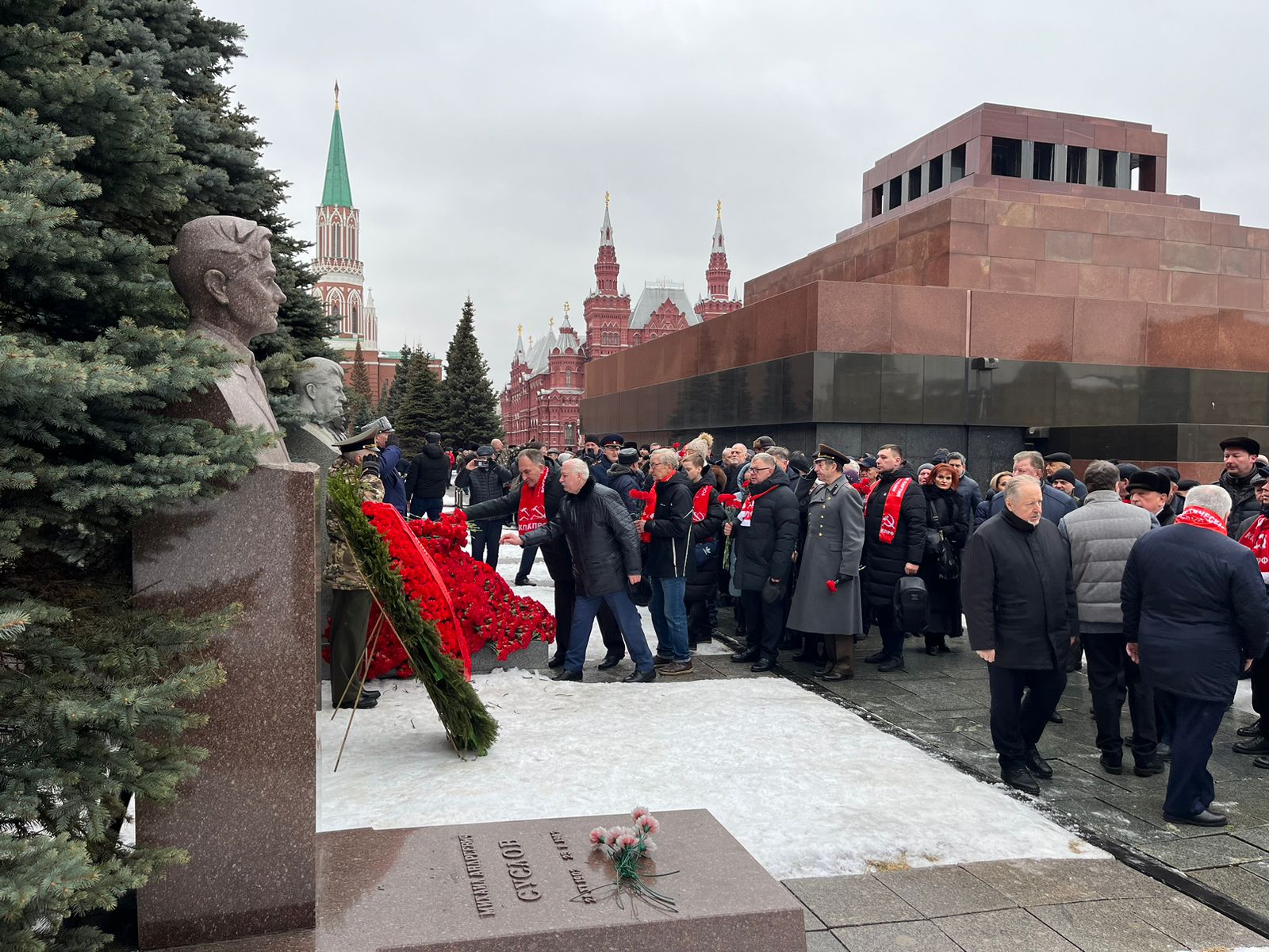 «Дерево сильно своими корнями»