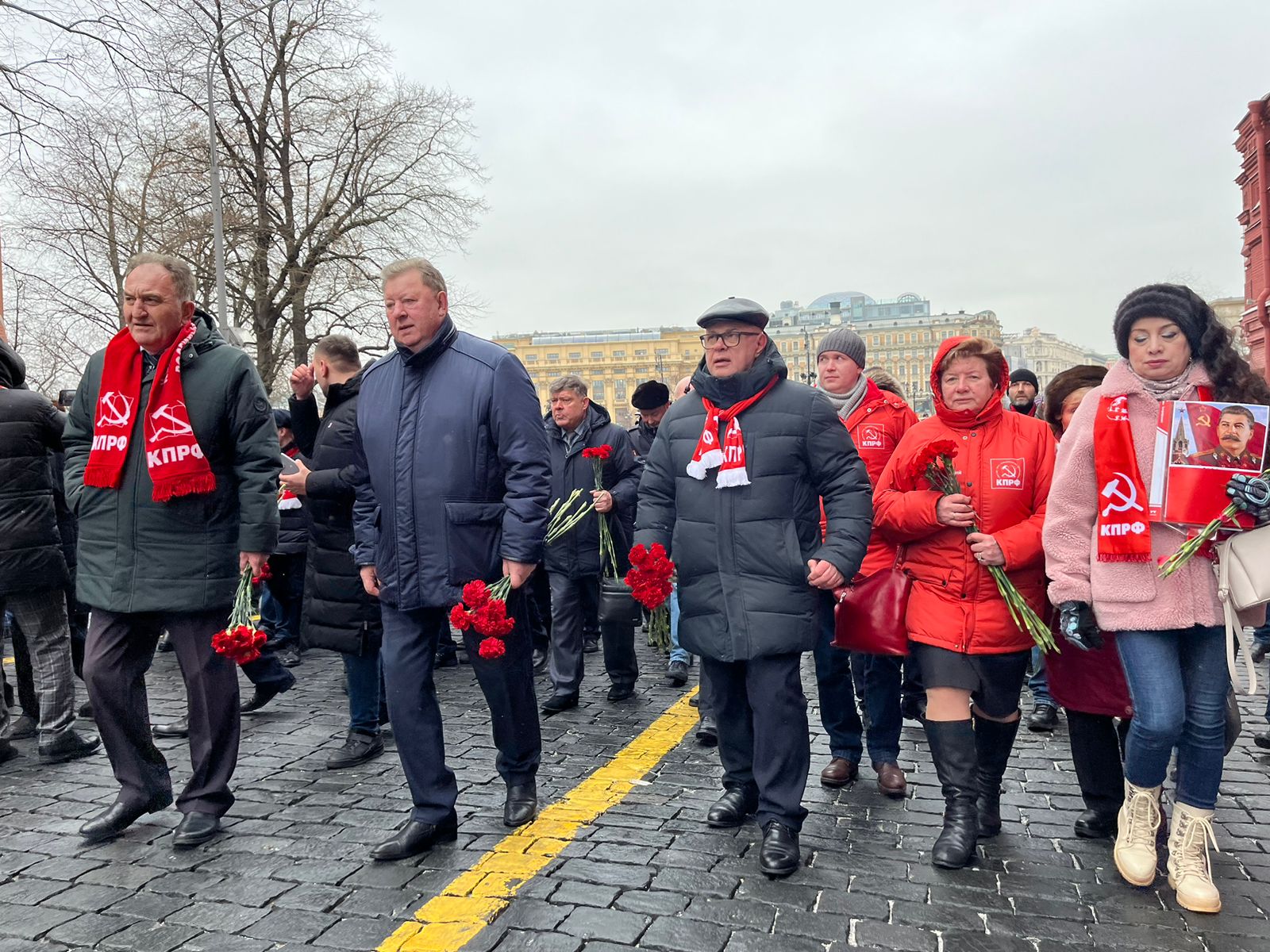 «Дерево сильно своими корнями»
