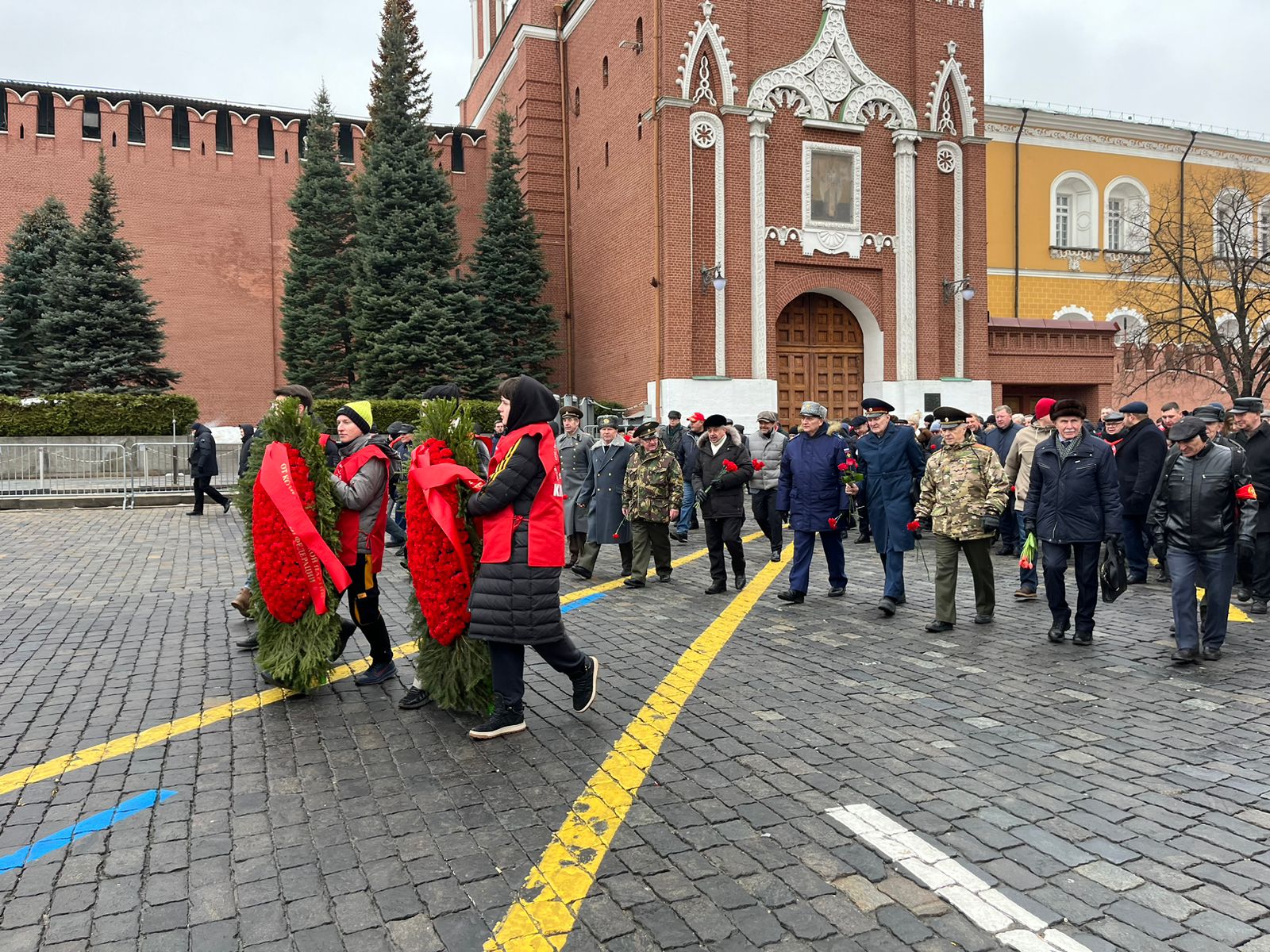 «Дерево сильно своими корнями»
