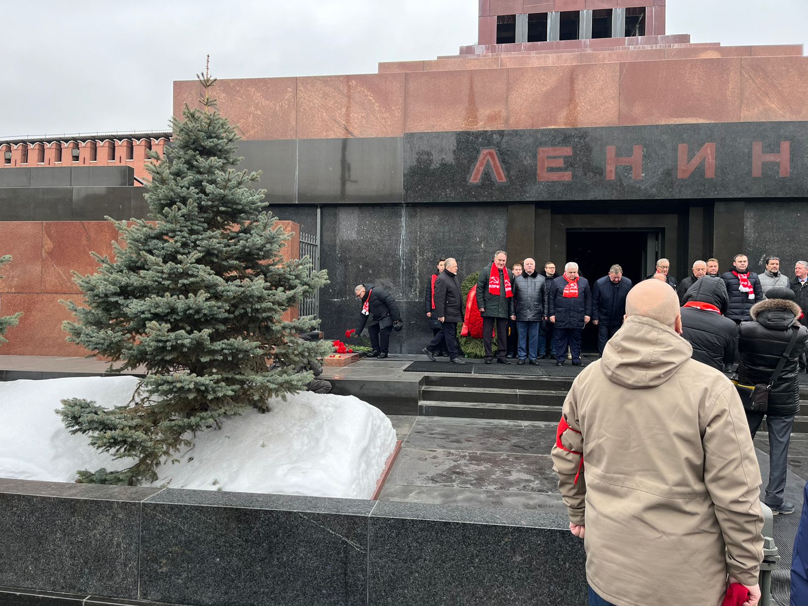 «Дерево сильно своими корнями»