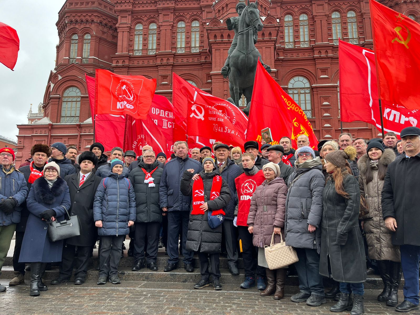 «Дерево сильно своими корнями»