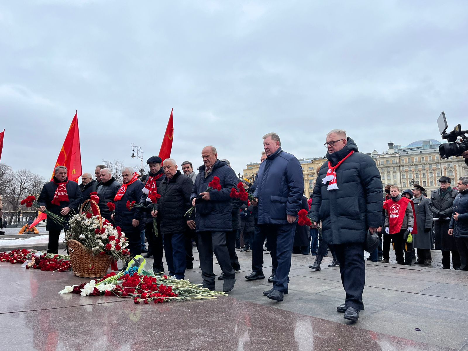 «Дерево сильно своими корнями»