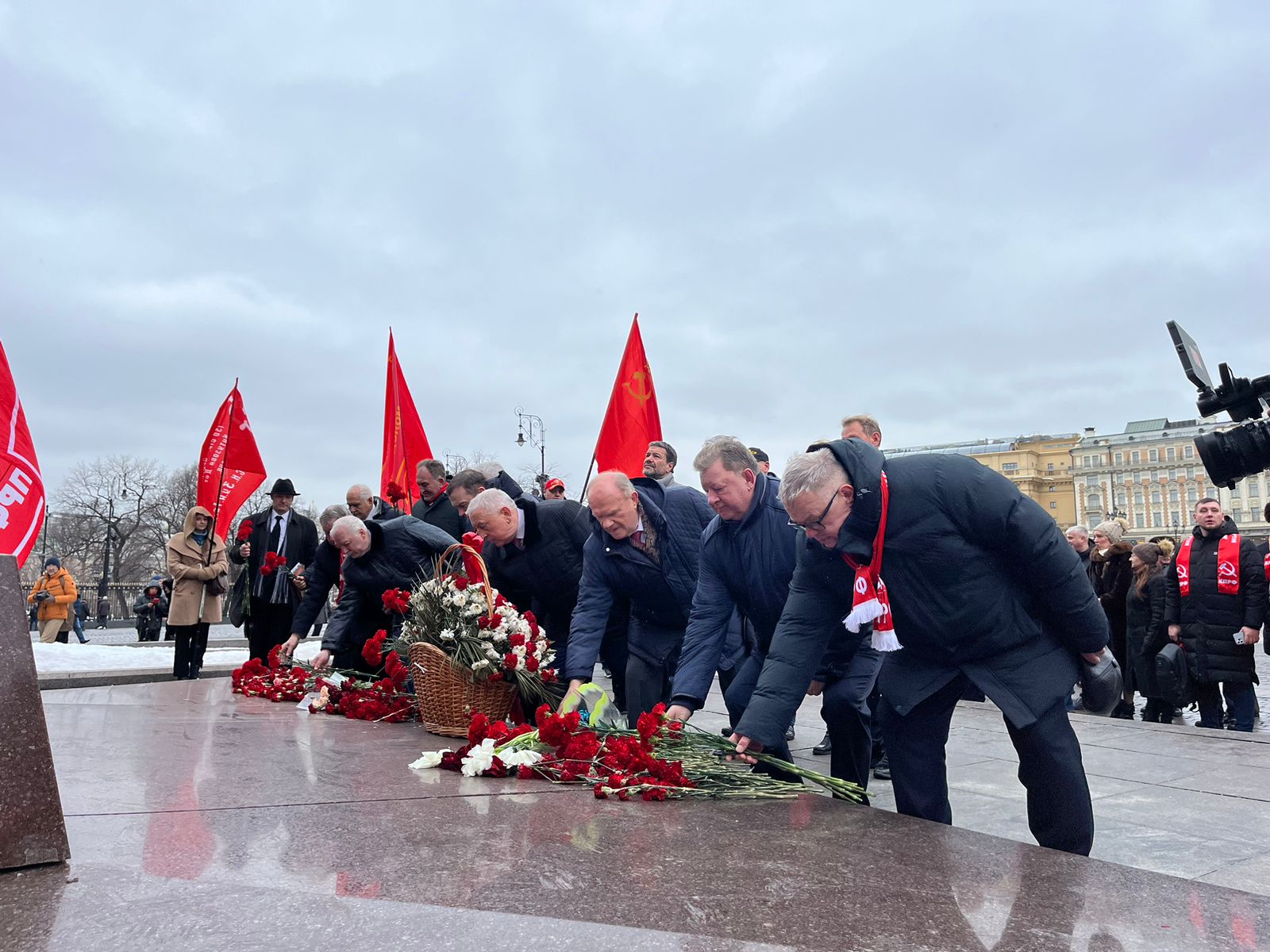 «Дерево сильно своими корнями»