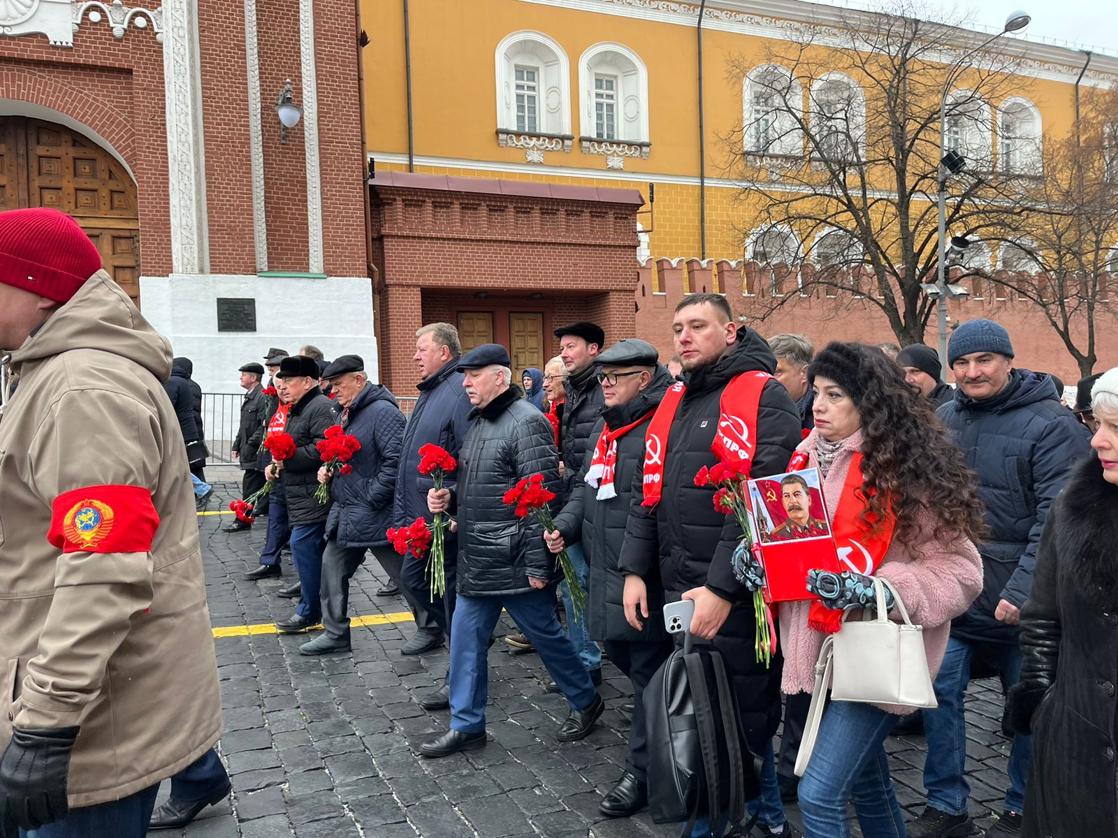 «Дерево сильно своими корнями»