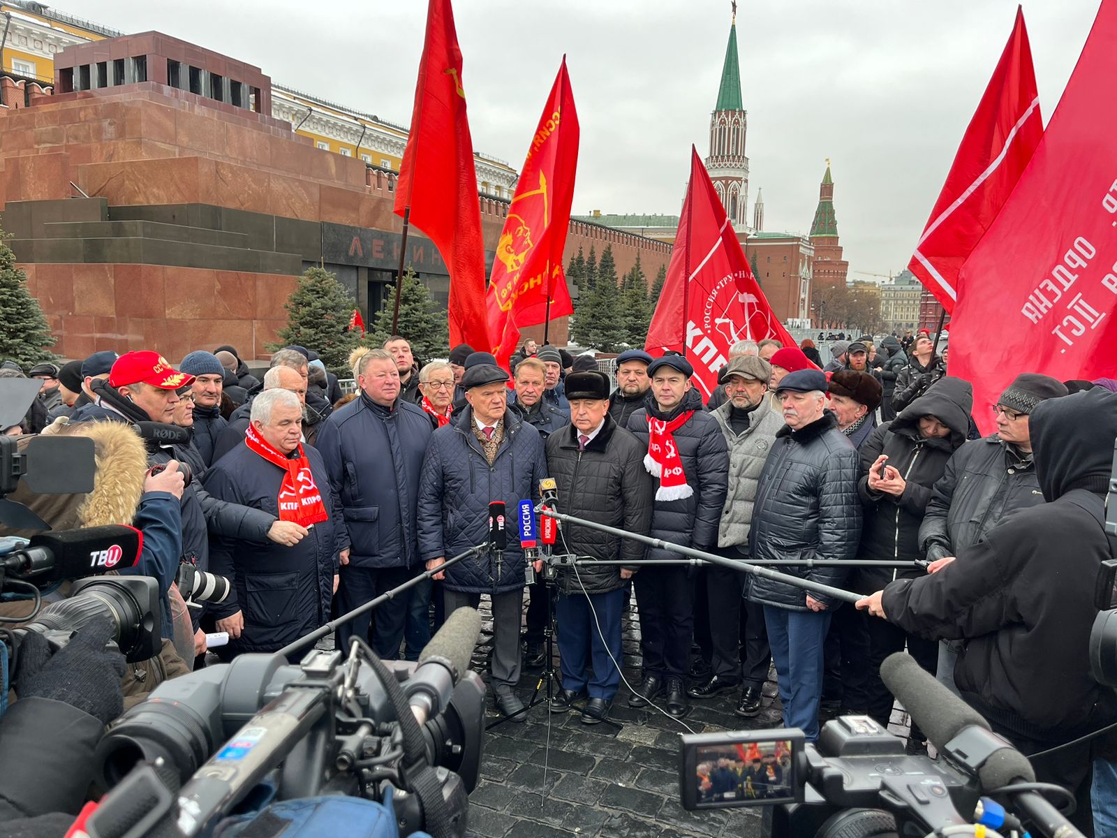 «Дерево сильно своими корнями»