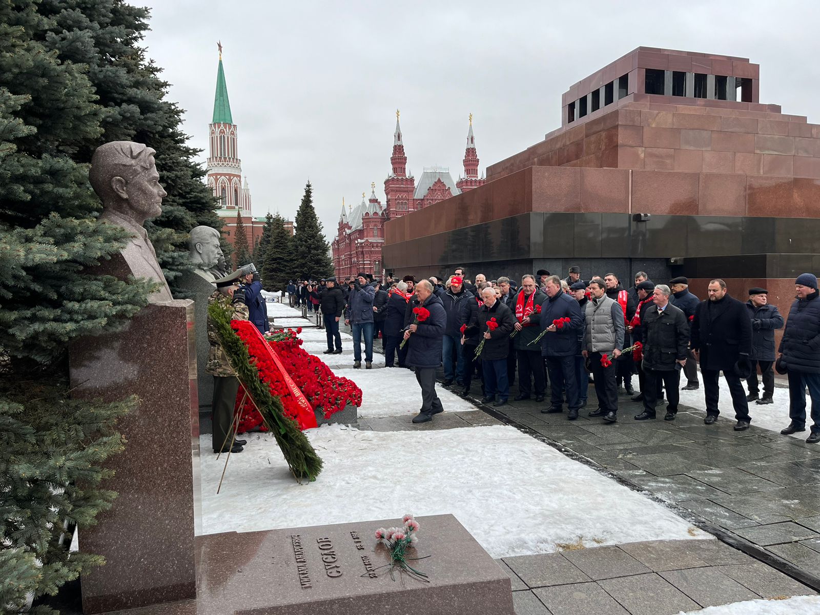 «Дерево сильно своими корнями»