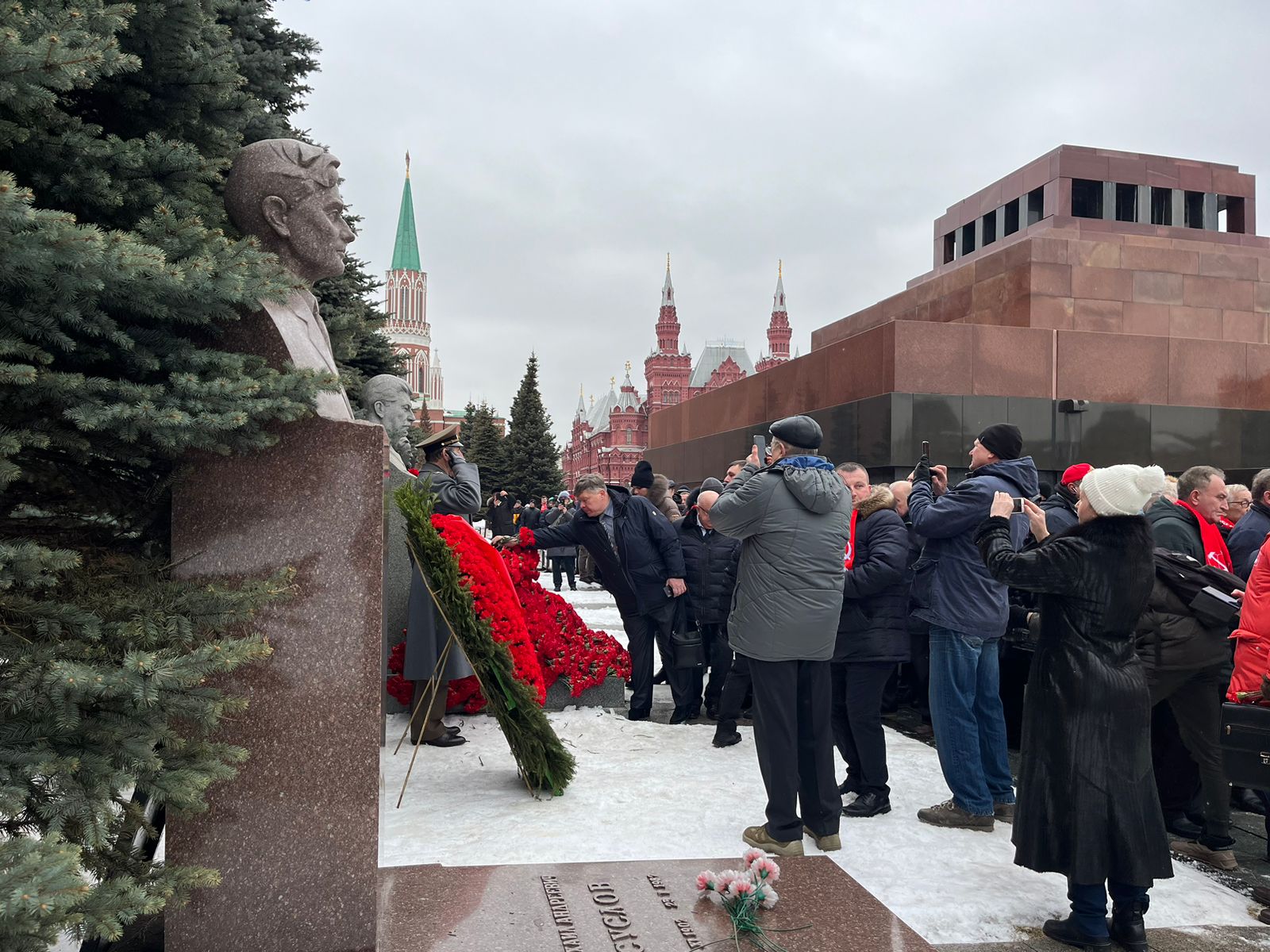 «Дерево сильно своими корнями»