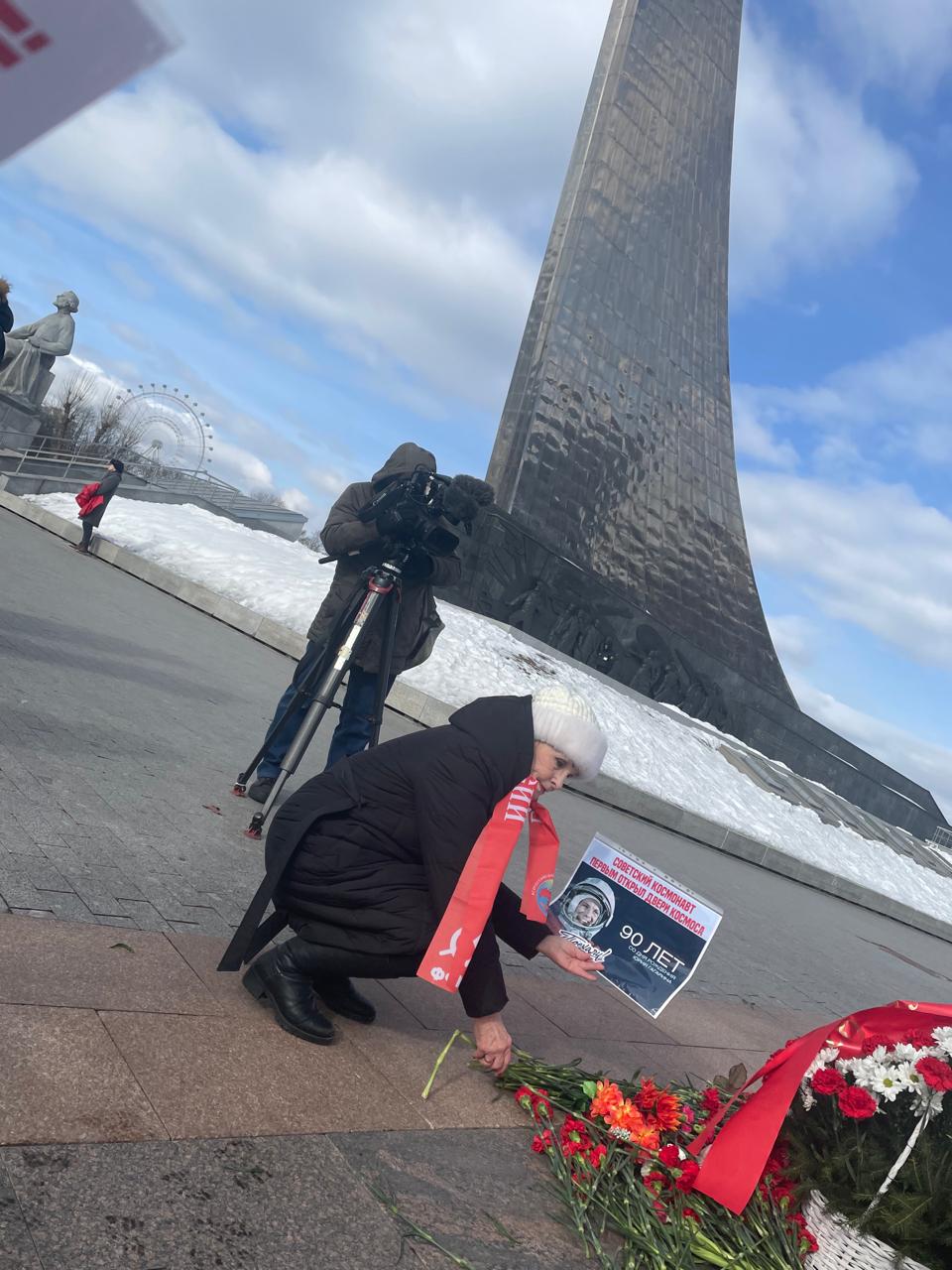 Гагарин Первым открыл двери космоса