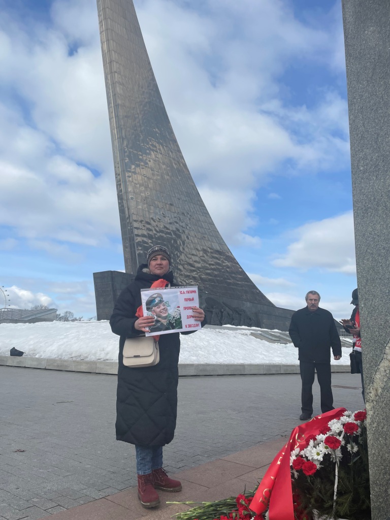 Гагарин Первым открыл двери космоса