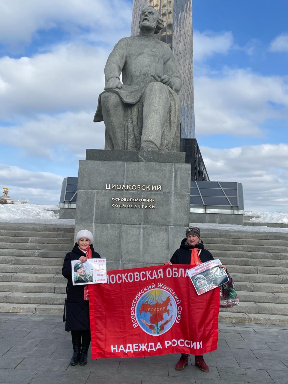 Гагарин Первым открыл двери космоса