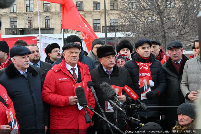 Г.А. Зюганов и Н.М. Харитонов встретились с московским партактивом и присоединились к акции «Красные в городе»