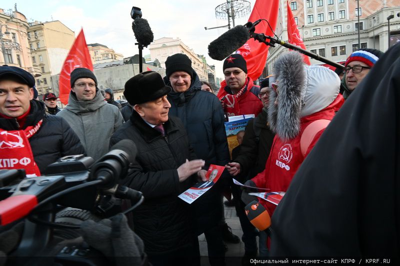 Г.А. Зюганов и Н.М. Харитонов встретились с московским партактивом и присоединились к акции «Красные в городе»
