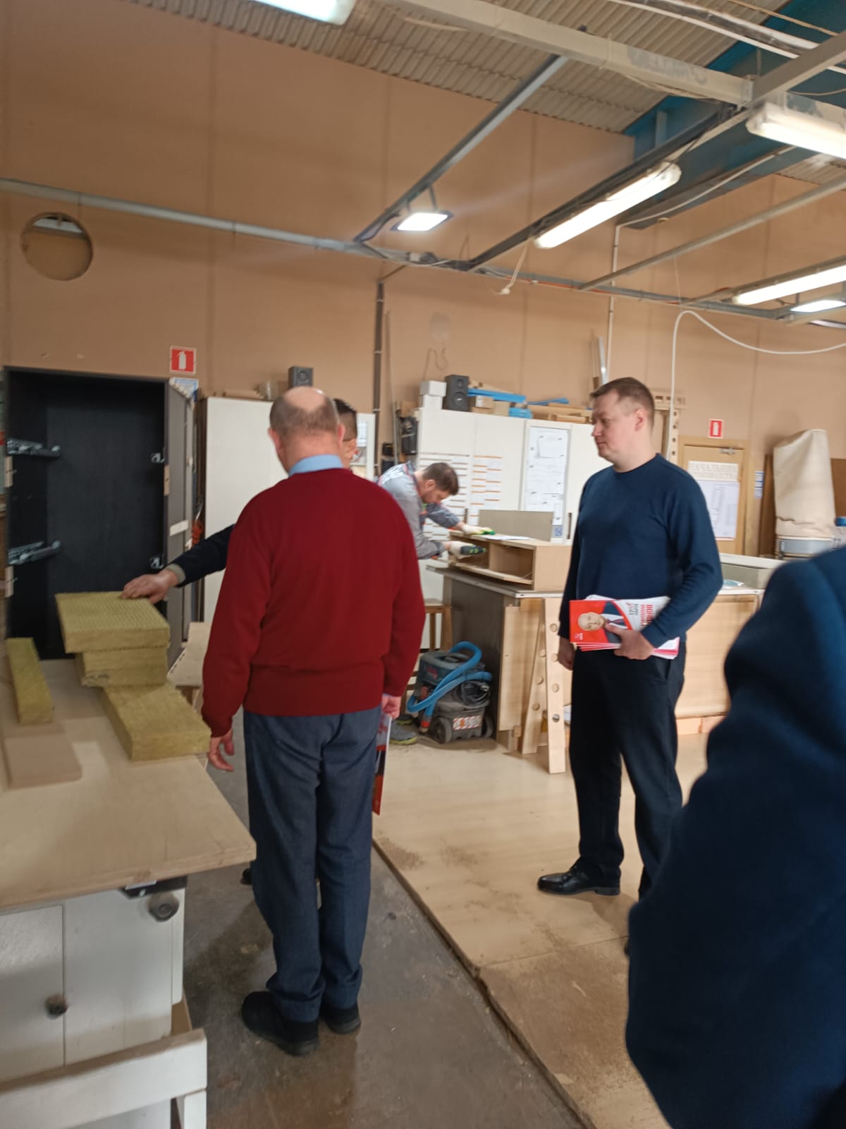 Доверенное лицо кандидата в президенты России от КПРФ Николая Хартонова - Александр Кацай посетил народное предприятие в Химках