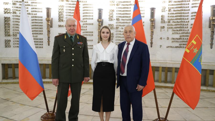 Кандидат в Президенты РФ Н.М. Харитонов вместе с делегацией КПРФ посетил в рамках рабочего визита в Сталинград музей-заповедник «Сталинградская битва»