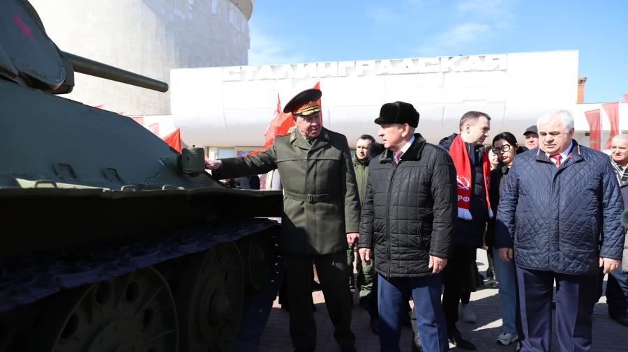 Кандидат в Президенты РФ Н.М. Харитонов вместе с делегацией КПРФ посетил в рамках рабочего визита в Сталинград музей-заповедник «Сталинградская битва»