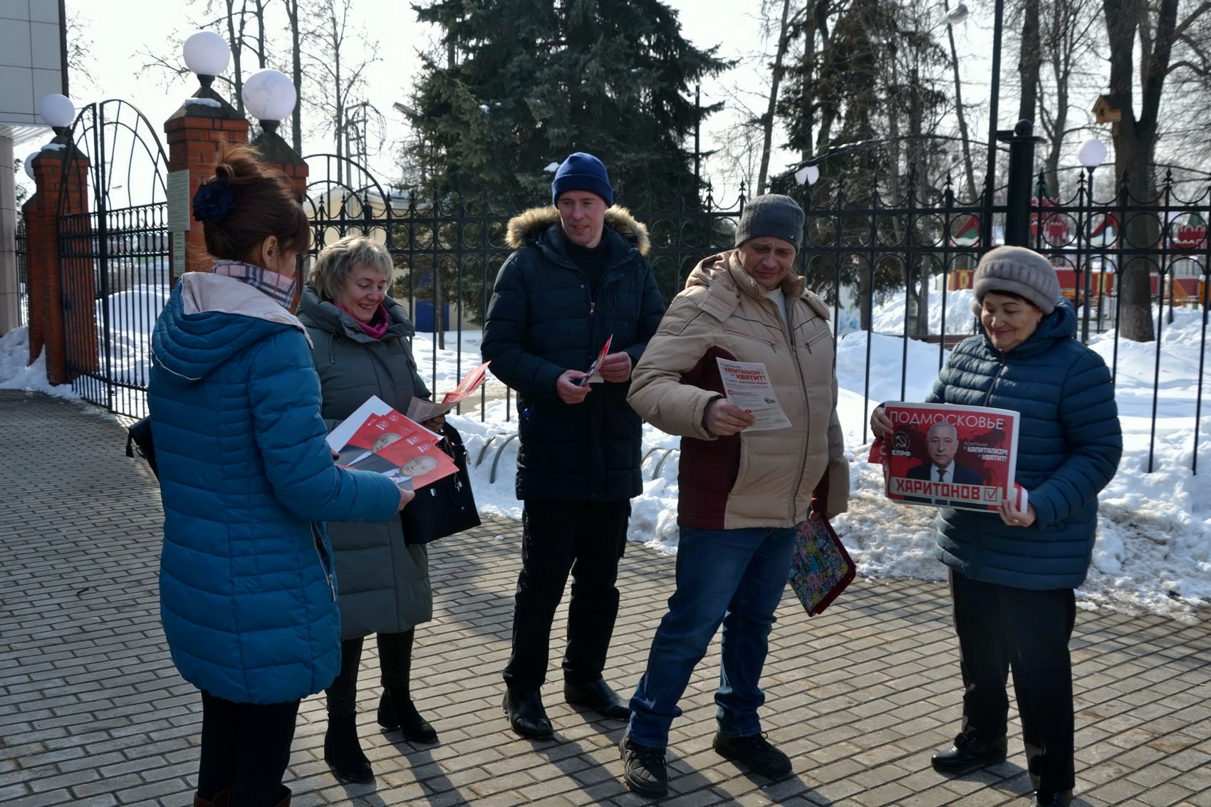 В Озёрах идет агитация за кандидата в президенты РФ от КПРФ Николая Харитонова