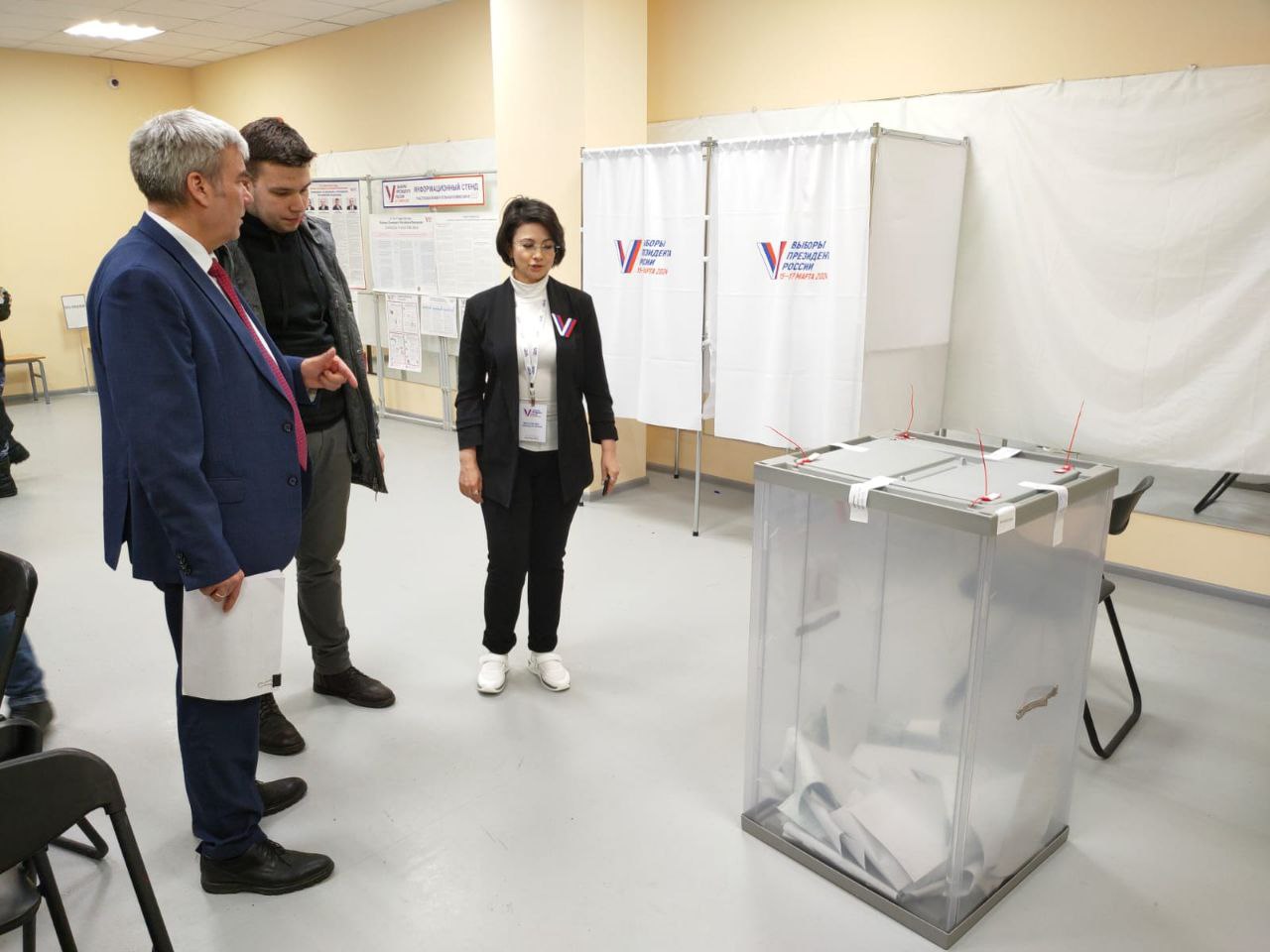 Люберецкие коммунисты посетили избирательные участки в первый день голосования
