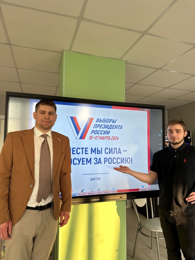 Депутат г.о. Лобня Московской области от КПРФ Даниил Рендаков проводит контроль голосования выборов президента России в округе