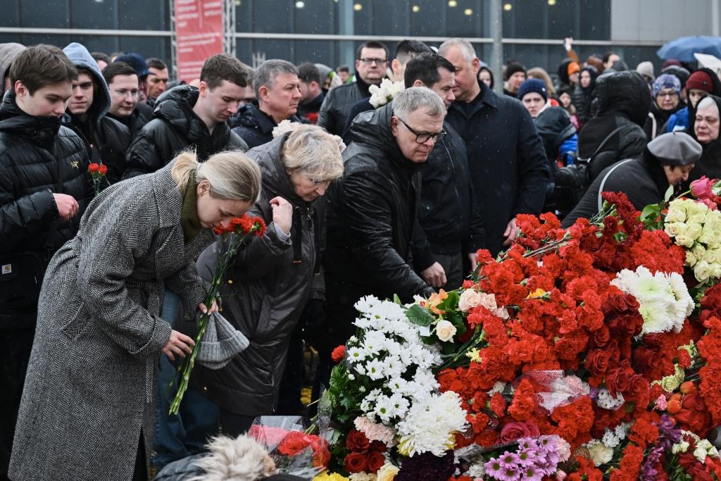 Руководитель фракции КПРФ в Мособлдуме Александр Наумов почтил память о погибших в «Крокус Сити Холле»