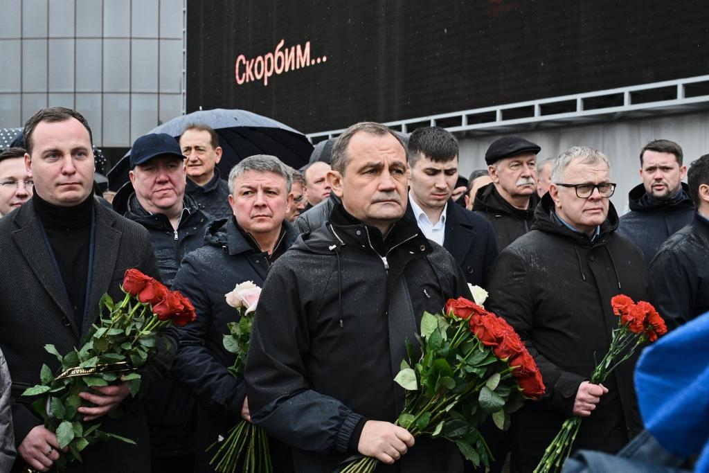 Руководитель фракции КПРФ в Мособлдуме Александр Наумов почтил память о погибших в «Крокус Сити Холле»