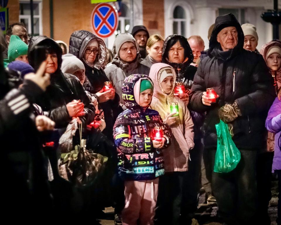 Сергей Стрельцов в день национального траура почтил память погибших от рук террористов