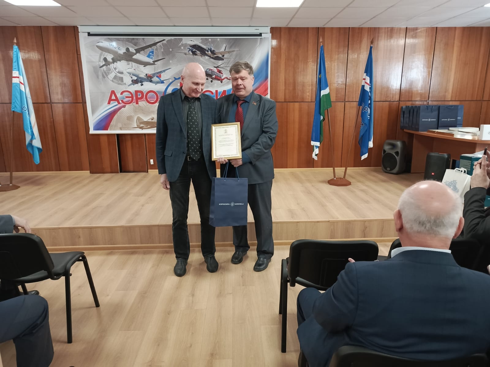 По поручению руководителя фракции КПРФ в Мособлдуме Александра Наумова поздравили АО «НПП Аэросила» с юбилеем