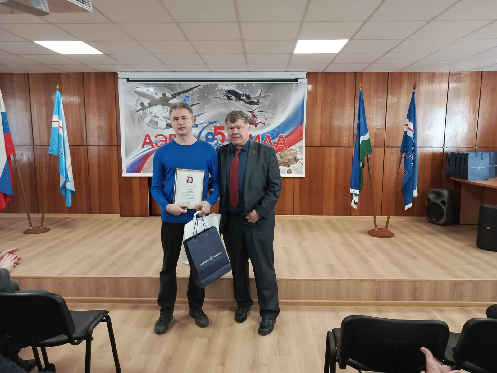 По поручению руководителя фракции КПРФ в Мособлдуме Александра Наумова поздравили АО «НПП Аэросила» с юбилеем
