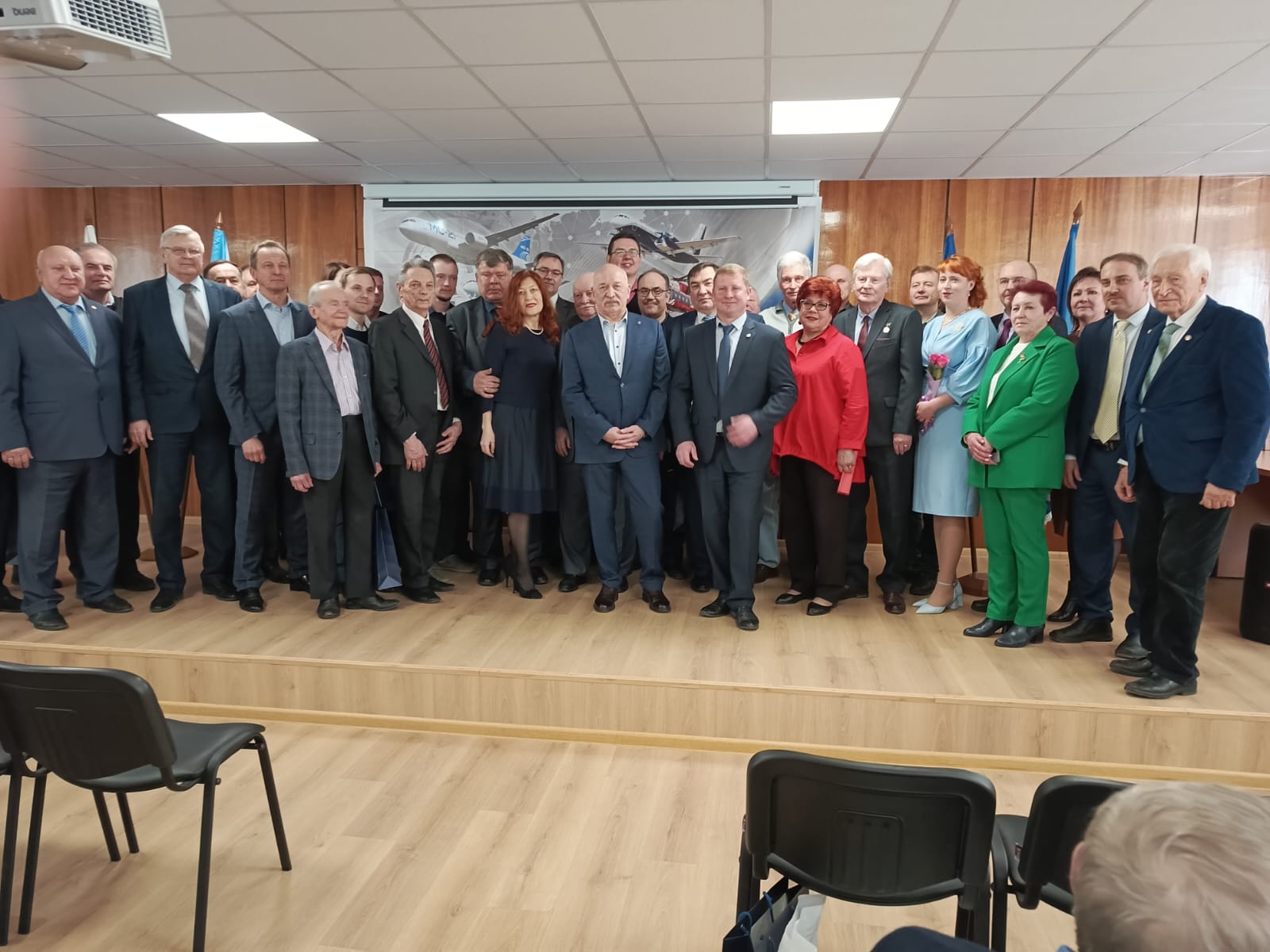 По поручению руководителя фракции КПРФ в Мособлдуме Александра Наумова поздравили АО «НПП Аэросила» с юбилеем