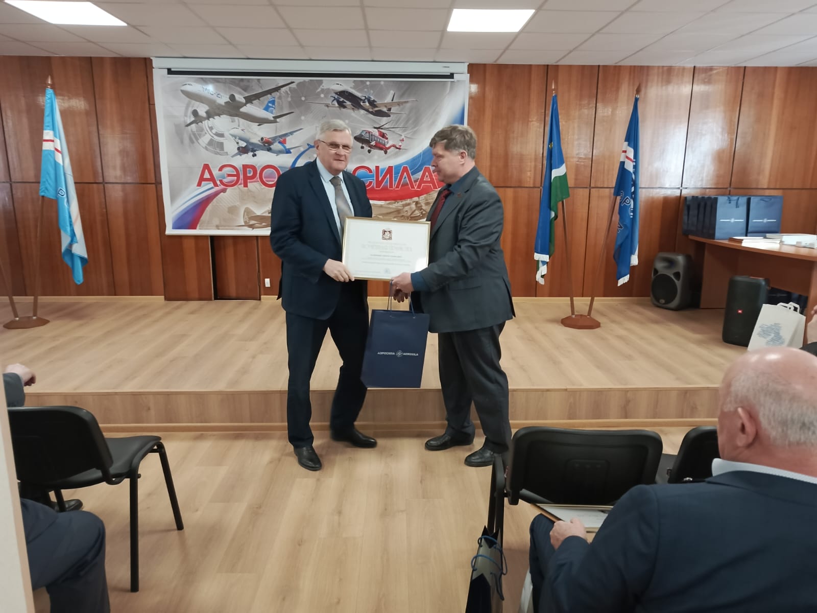 По поручению руководителя фракции КПРФ в Мособлдуме Александра Наумова поздравили АО «НПП Аэросила» с юбилеем