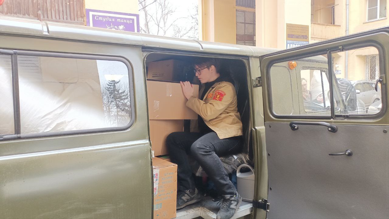 Жуковские комсомольцы снова приняли участие в сборе и отправке гуманитарной помощи на фронт
