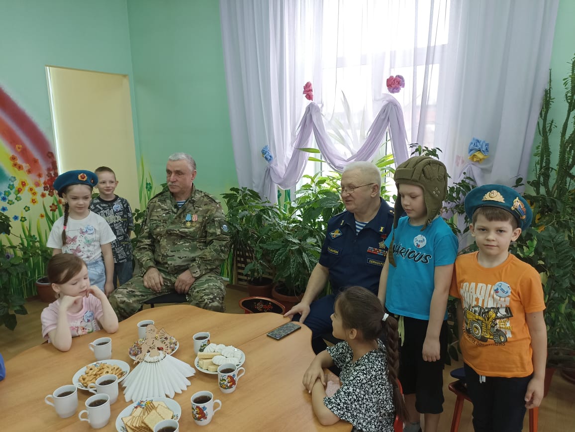 Воскресенские коммунисты проводят мероприятия с подрастающим поколением