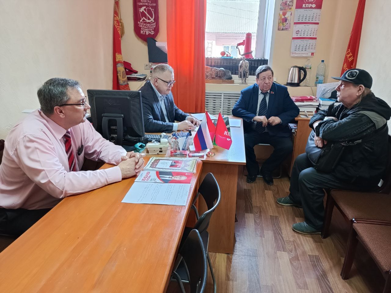 Руководитель фракции КПРФ в Мособлдуме Александр Наумов провел прием граждан в Кашире
