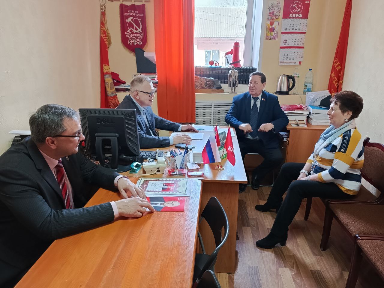 Руководитель фракции КПРФ в Мособлдуме Александр Наумов провел прием граждан в Кашире