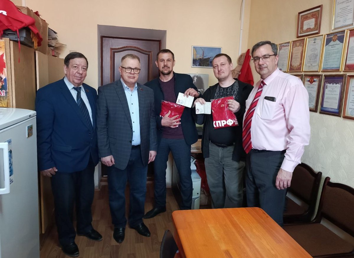 Руководитель фракции КПРФ Александр Наумов: Ряды каширских коммунистов пополняются, значит мы работаем не зря!