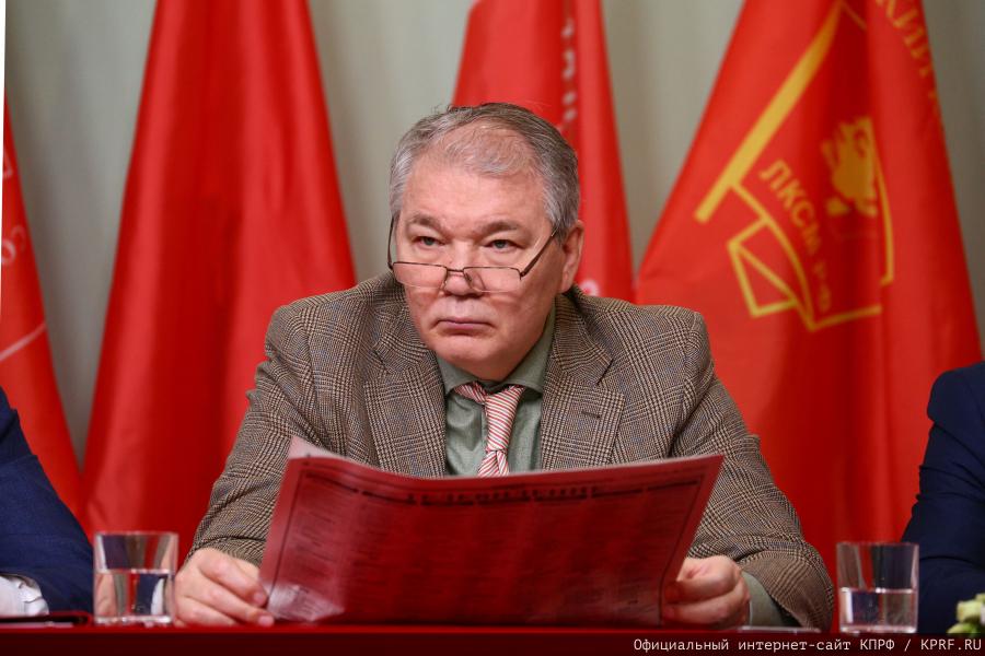 «Коммунисты - на переднем крае борьбы с фашизмом и несправедливостью!»